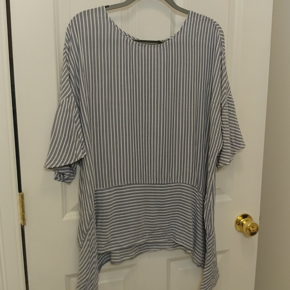 a.n.a. Flowy Striped Blouse